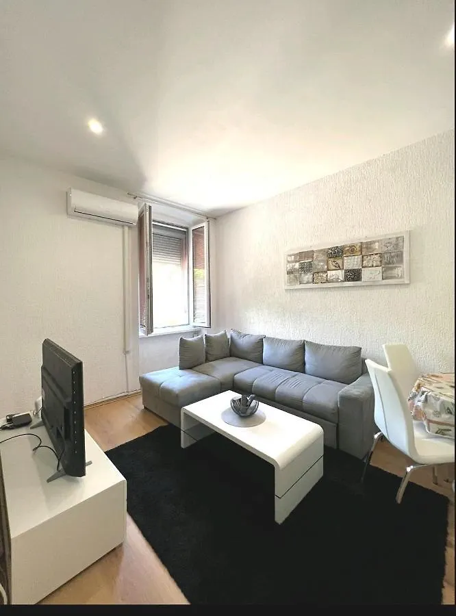 Apartment Eva Póla 0*,